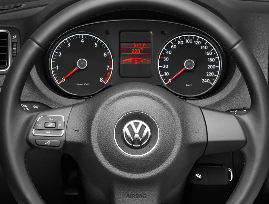  Volkswagen Polo Sedan 2010 года  (фото 8 из 123)
